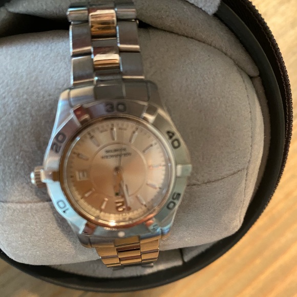 Tag Heuer Accessories - Woman’s tag Heuer watch great cond/needs battery